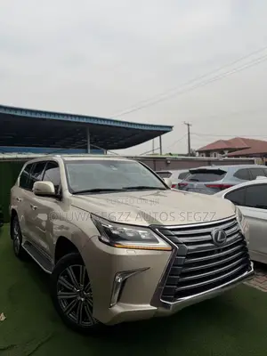 Lexus LX 570 (5 seats) AWD 2017 Gold