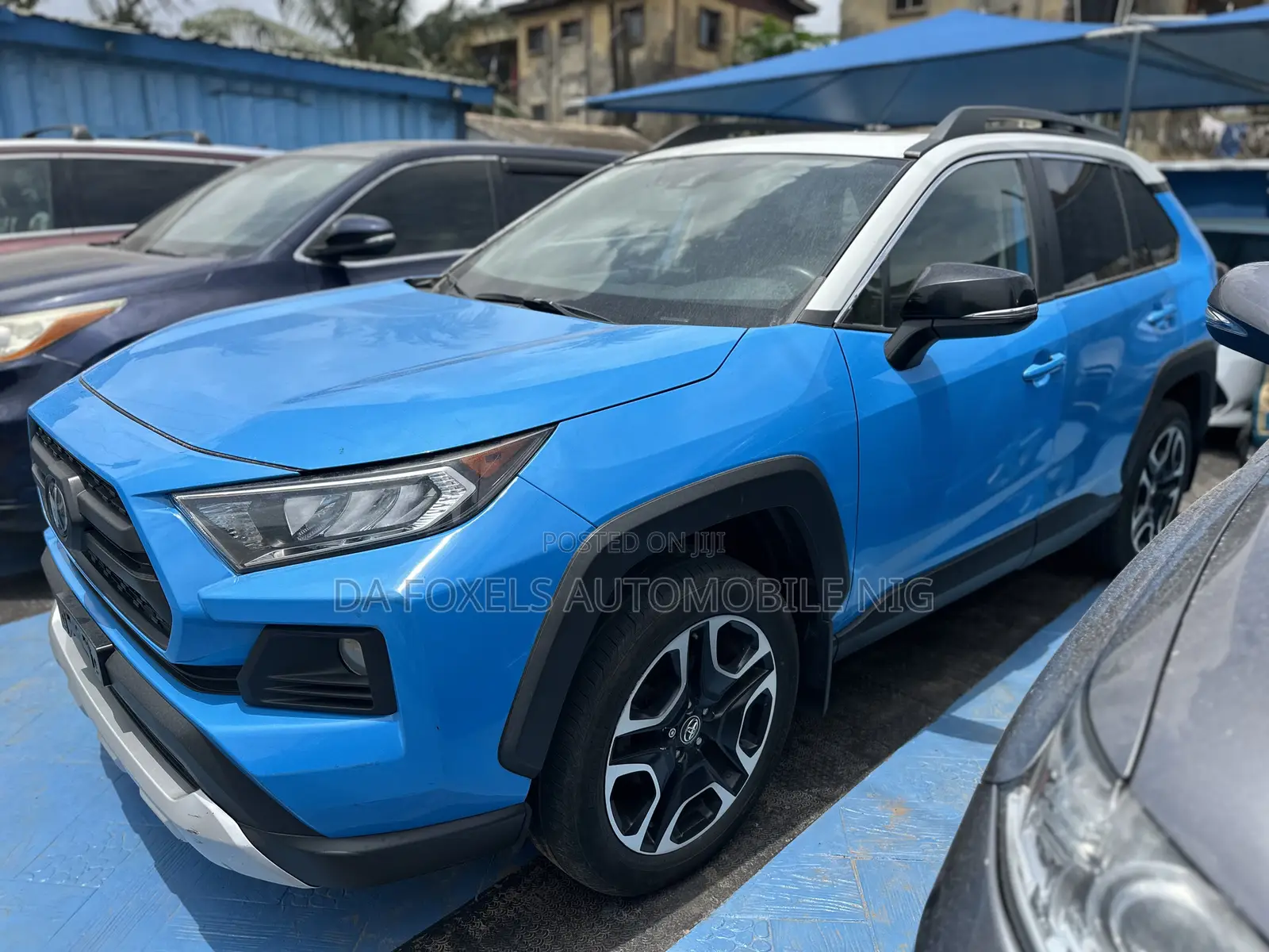 Toyota RAV4 XLE AWD 2019 Blue