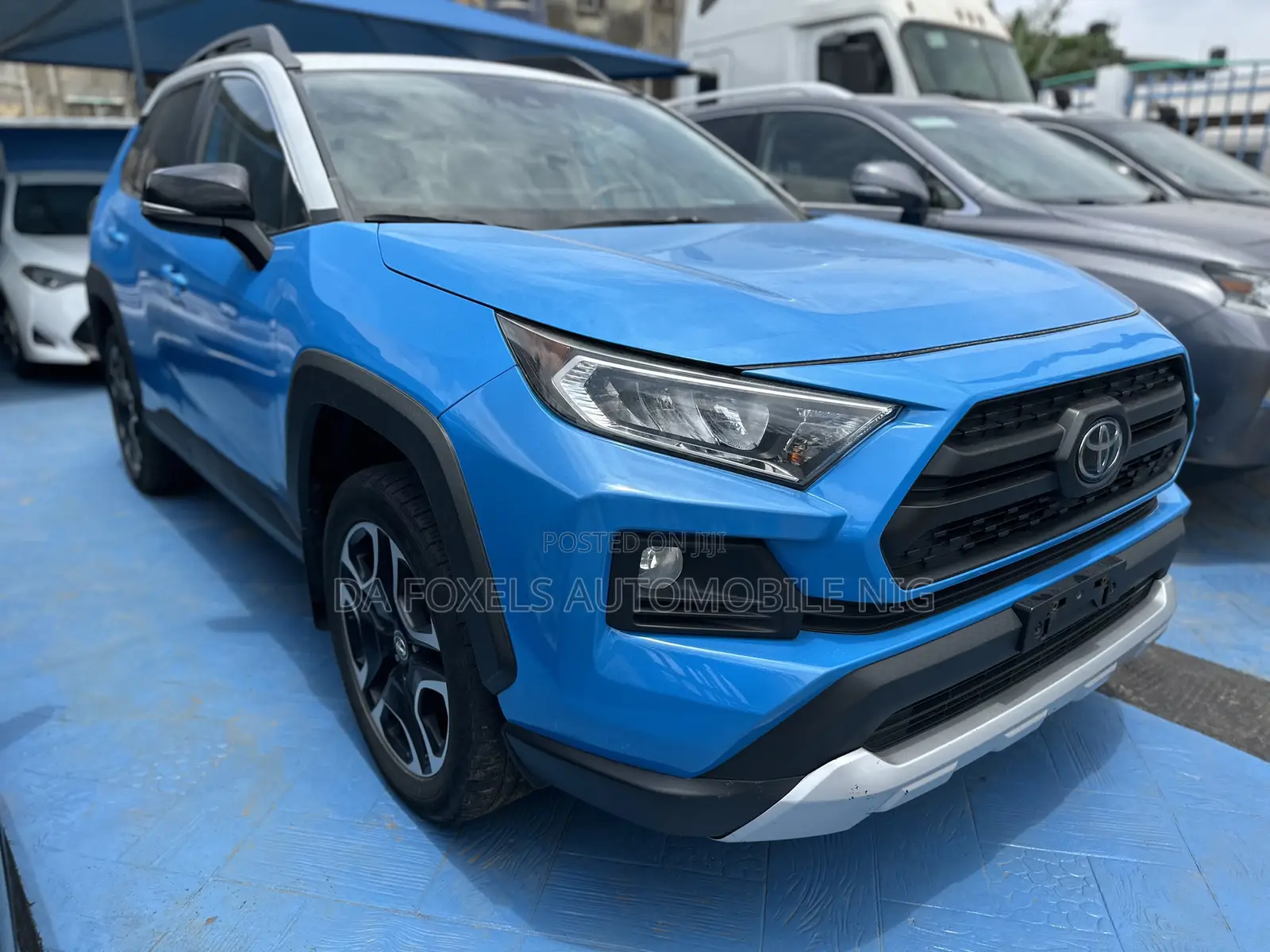 Toyota RAV4 XLE AWD 2019 Blue
