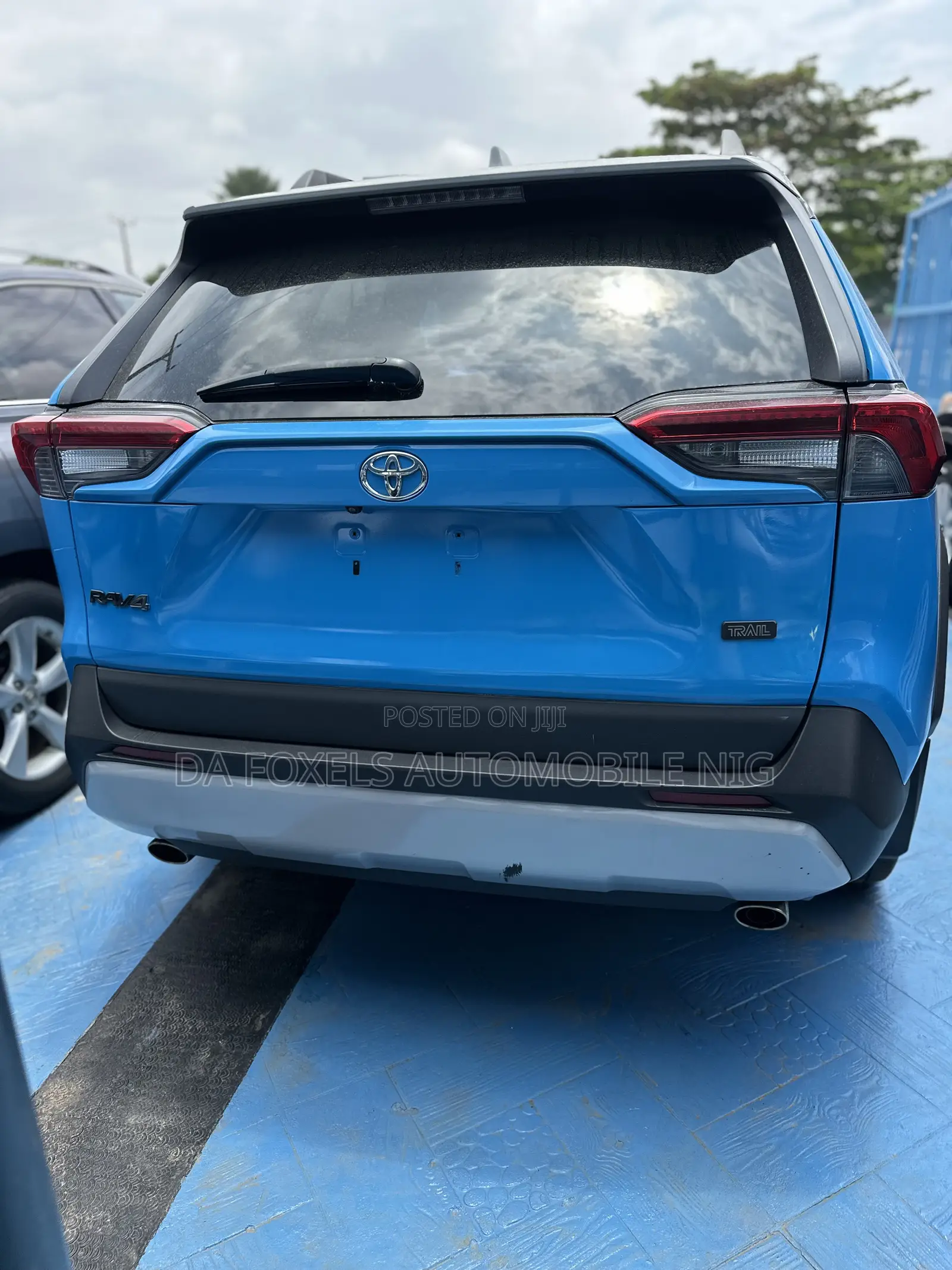 Toyota RAV4 XLE AWD 2019 Blue