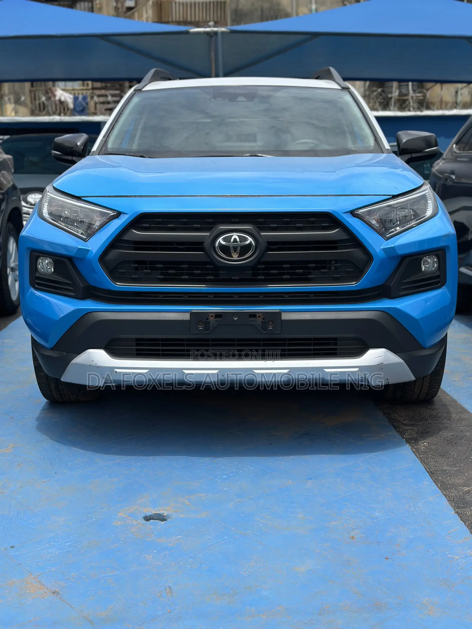 Toyota RAV4 XLE AWD 2019 Blue