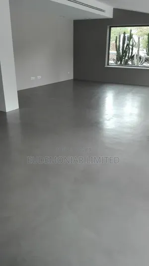 Smooth Floor Screed Installation