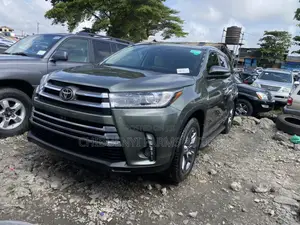Toyota Highlander Limited Platinum 4x4 V6 (3.5L 6cyl 8A) 2018 Green