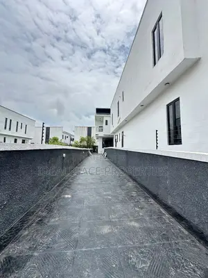 5bdrm Duplex in Sangotedo for sale