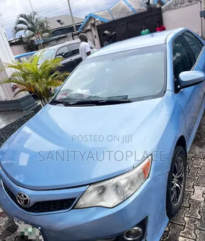 Toyota Camry LE 4dr Sedan (2.5L 4cyl 6A) 2013 Blue