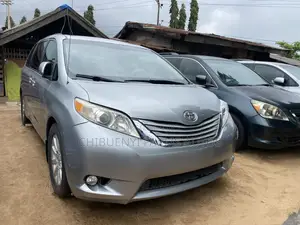 Toyota Sienna LE FWD 8-Passenger 2013 Gray