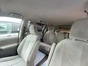 Toyota Sienna LE FWD 8-Passenger 2013 Gray