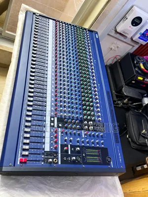 32 Channels Yamaha Flat Mixer