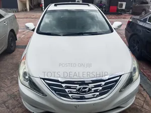 Hyundai Sonata Limited Sedan FWD (2.4L 4cyl 6A) 2012 White