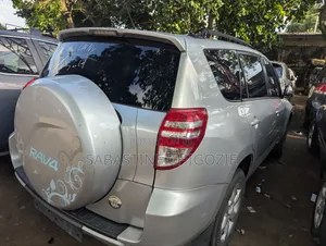Toyota RAV4 2011 Silver