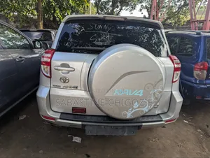 Toyota RAV4 2011 Silver