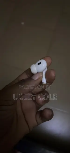 ORIGINAL Apple AirPods Pro 2 Right Ear and Case