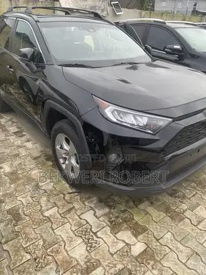 Toyota RAV4 XLE FWD 2020 Black