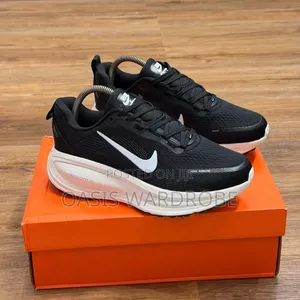 Original Nike Vomero 18 "Black White" Sneakers