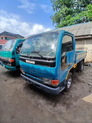 Nissan Pickup 1995 Blue