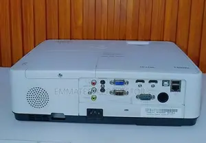 TV Projector 4200 Lumens Wxga Uk Used Home,school Offices Lagos,abuja