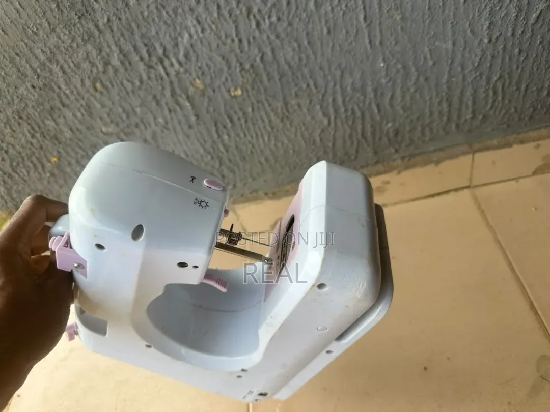Battery Mini Sewing Machine