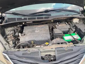 Toyota Sienna SE 8 Passenger 2012 Gray