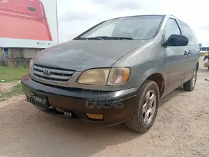 Toyota Sienna 2002 Gray