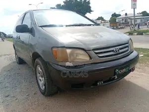 Toyota Sienna 2002 Gray