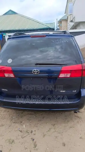 Toyota Sienna 2005 Blue