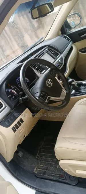 Toyota Highlander XLE 4dr SUV (3.5L 6cyl 6A) 2015 White