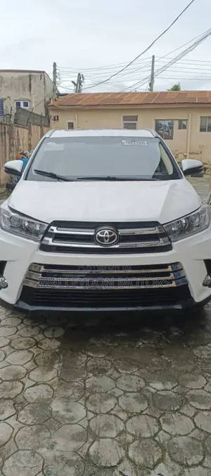 Toyota Highlander XLE 4dr SUV (3.5L 6cyl 6A) 2015 White