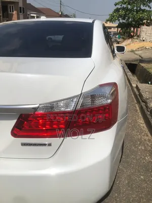 Honda Accord Touring V-6 4dr Sedan (3.5L 6cyl 6A) 2014 White