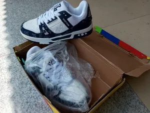 LV Sneakers ( Sneak / Snick / Shoe ) Size: 44, 45, 46