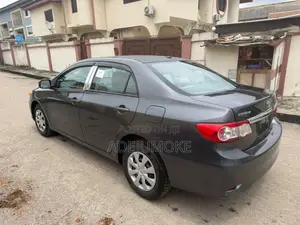 Toyota Corolla LE 4dr Sedan (1.8L 4cyl 4A) 2012 Gray