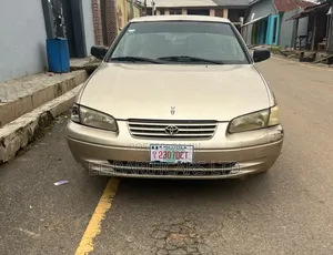 Toyota Camry 2000 Gray