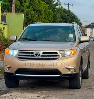 Toyota Highlander 2012 Gold