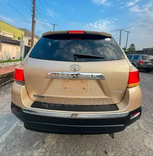 Toyota Highlander 2012 Gold