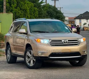 Toyota Highlander 2012 Gold