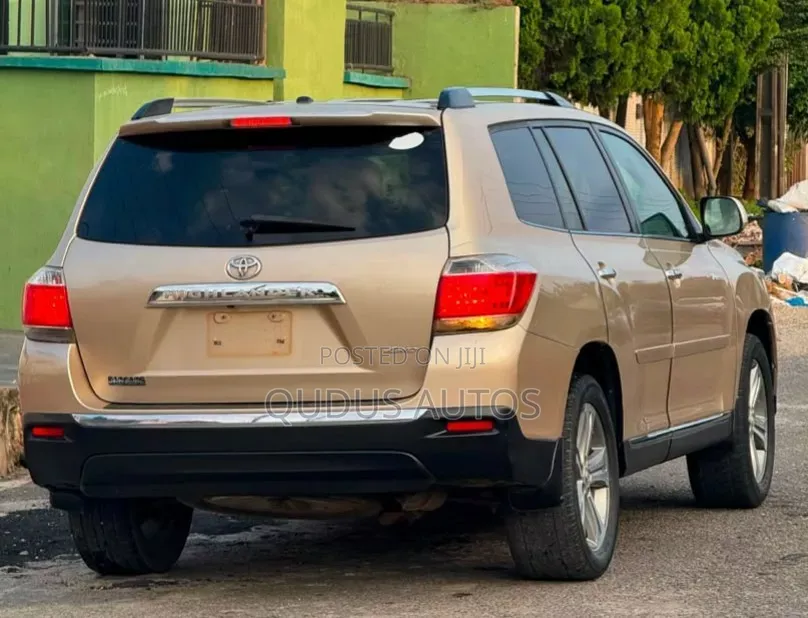Toyota Highlander 2012 Gold