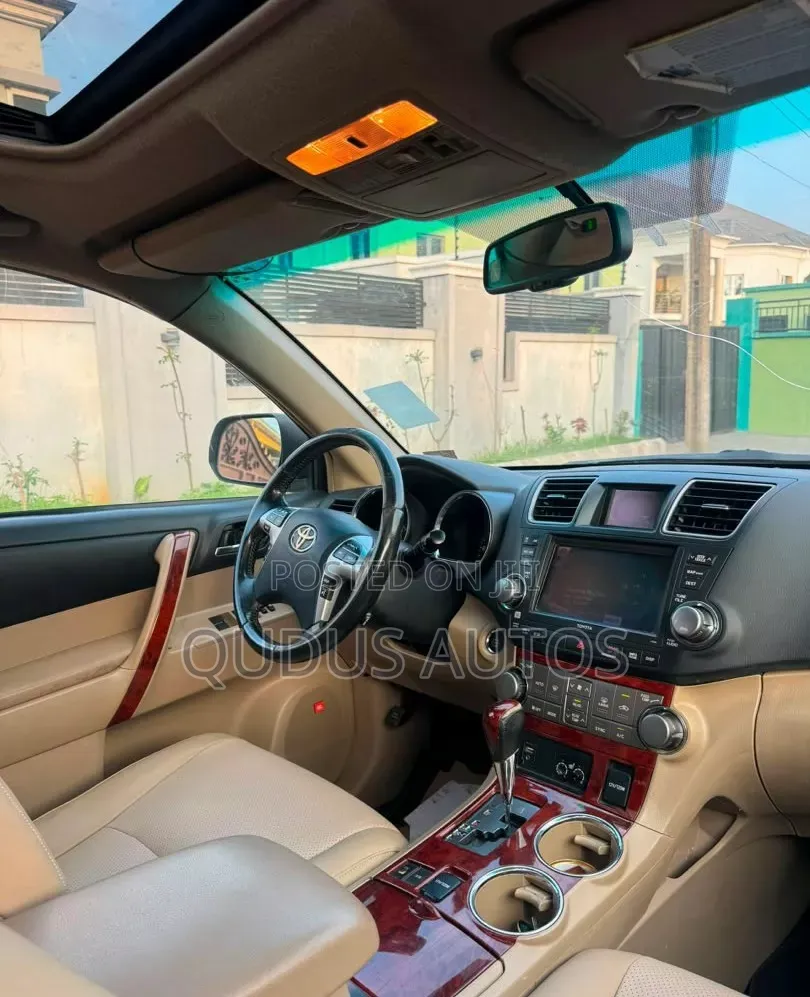Toyota Highlander 2012 Gold