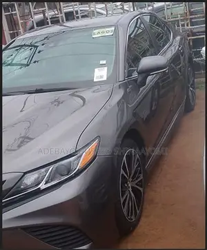 Toyota Camry SE FWD (2.5L 4cyl 8AM) 2018 Gray