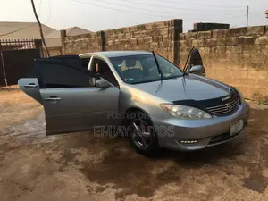 Toyota Camry 2005 Gray