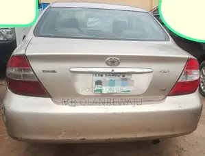 Toyota Camry LE V6 4dr Sedan (3.0L 6cyl 5A) 2004 Gold