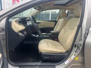 Toyota Avalon XLE Touring Sedan FWD (3.5L 6cyl 6A) 2013 Gold