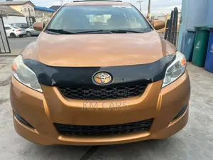 Toyota Matrix 2010 Gold