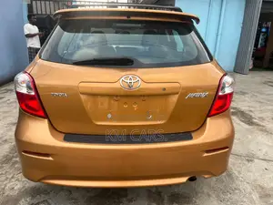 Toyota Matrix 2010 Gold