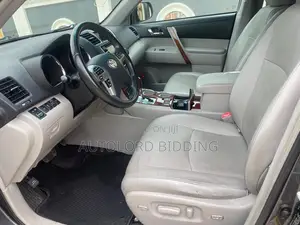 Toyota Highlander Limited 3.5l 4WD 2013 Gray