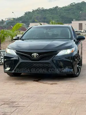 Toyota Camry SE FWD (2.5L 4cyl 8AM) 2018 Black