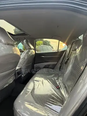 Toyota Camry SE FWD (2.5L 4cyl 8AM) 2018 Black