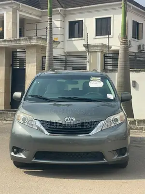 Toyota Sienna LE 7 Passenger 2011 Gray