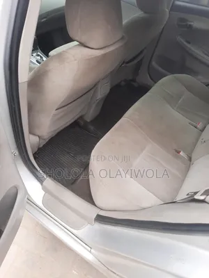 Toyota Corolla 2010 Silver