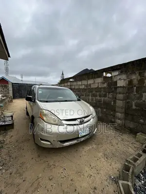 Toyota Sienna LE AWD 2006 Gold