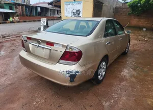 Toyota Camry 2005 Gold