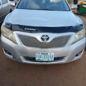 Toyota Camry LE V6 4dr Sedan (3.5L 6cyl 6AM) 2010 Silver